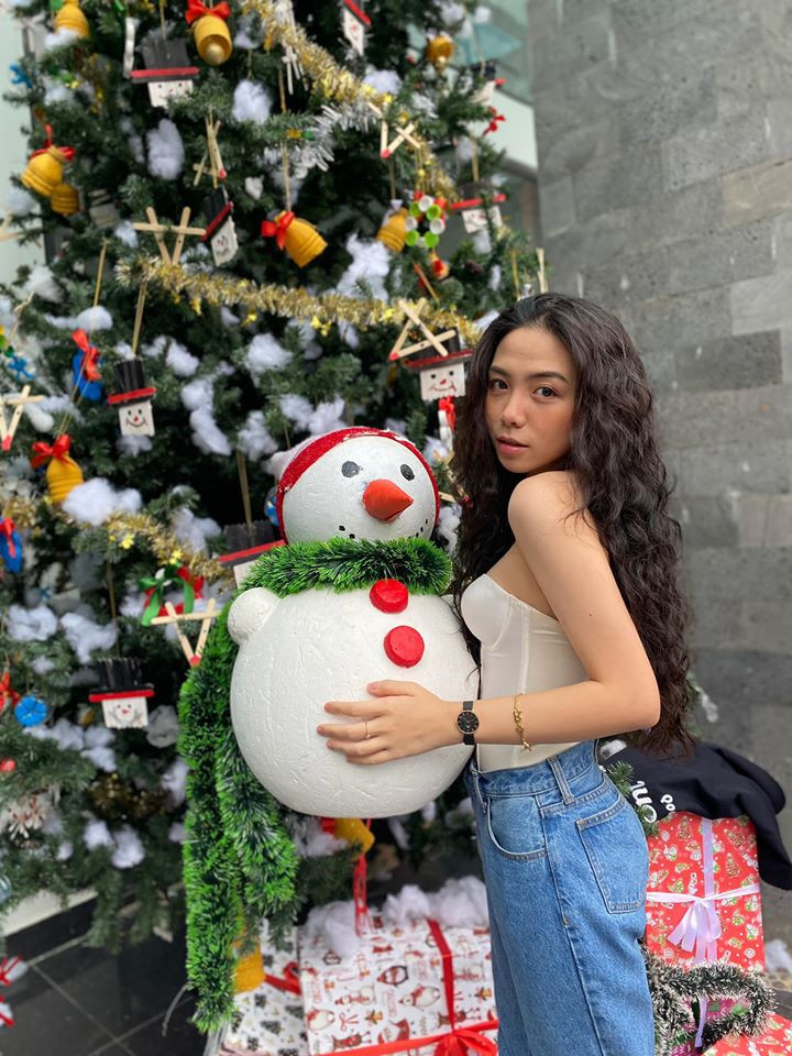 Trên trang cá nhân, cô thường "đốt mắt" người xem bởi những bức hình khoe body quyến rũ.