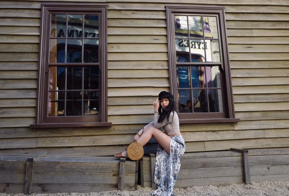 Các kiểu váy xẻ bạo không thể thiếu trong tủ đồ của Tô Sa.