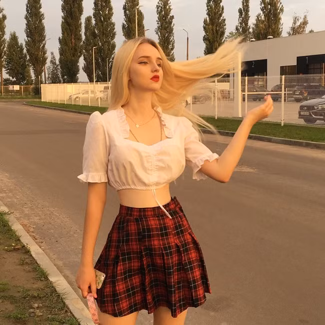 Trên Instagram của hai chị em không chia sẻ nhiều hình ảnh nhưng chắc chắn để giữ được vòng eo nhỏ bằng gang tay như thế này cần luyện tập không ít.