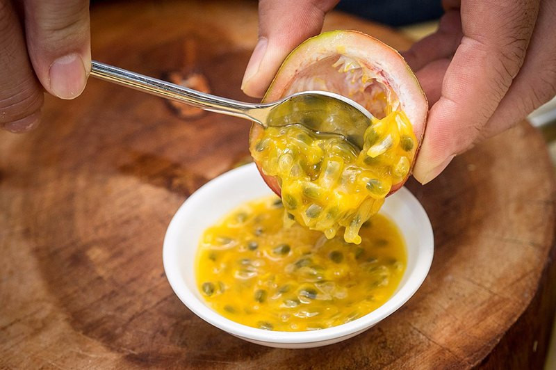 Tốt cho người mắc bệnh tiểu đường: Chanh leo có hàm lượng chất xơ cao và chỉ số đường huyết thấp giúp duy trì nồng độ insulin ở bệnh nhân tiểu đường. Những người mắc bệnh tiểu đường có thể tiêu thụ loại quả này, vì nó sẽ giúp giữ cho lượng đường trong máu của họ ổn định.