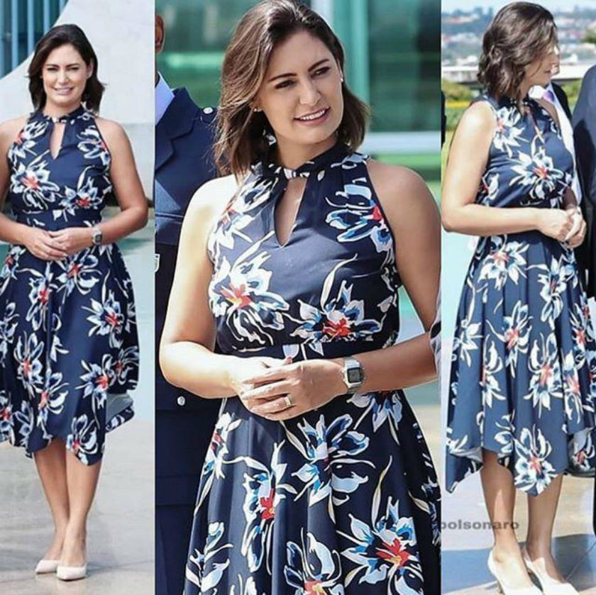 Mẫu đầm hoa trẻ trung giúp bà Michelle trông trẻ hơn tuổi thật.