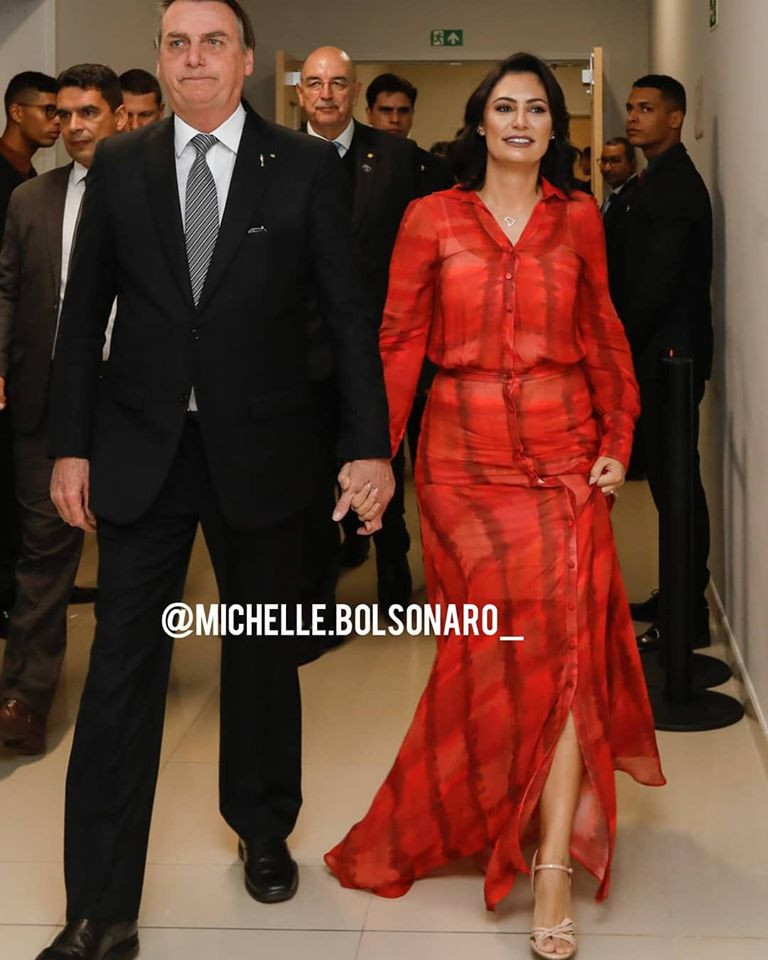 Bà Michelle Bolsonaro luôn biết cách chọn trang phục tinh tế phù hợp với từng hoàn cảnh.