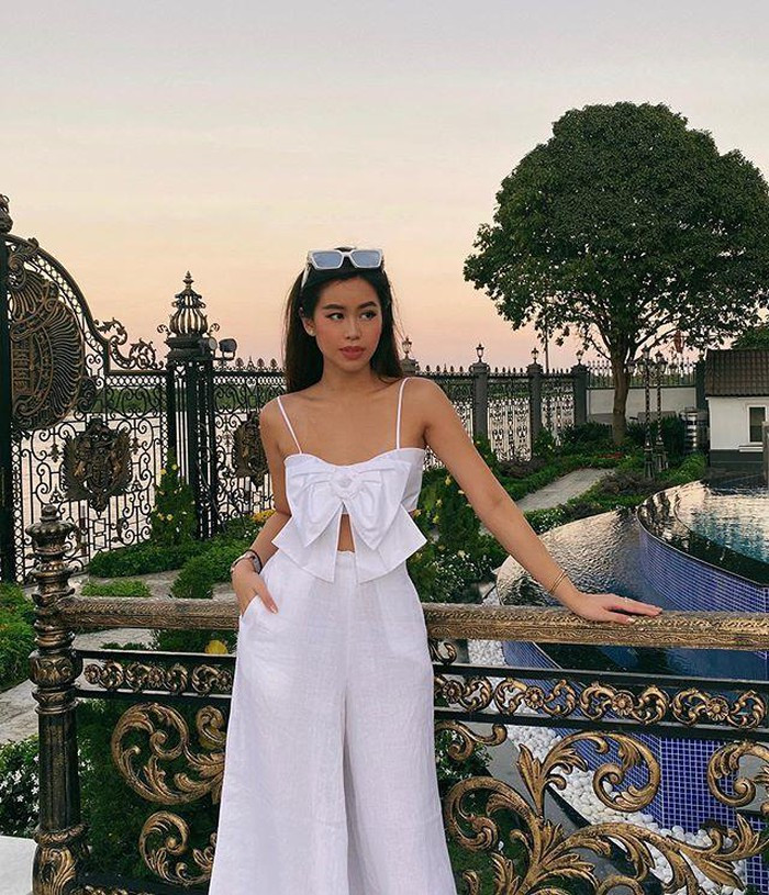 Là một trong những rich kid chính hiệu của Việt Nam, Tiên Nguyễn không chỉ chịu chơi hàng hiệu mà còn nổi tiếng bởi cách ăn mặc sành điệu, gợi cảm chẳng kém chị dâu Hà Tăng.