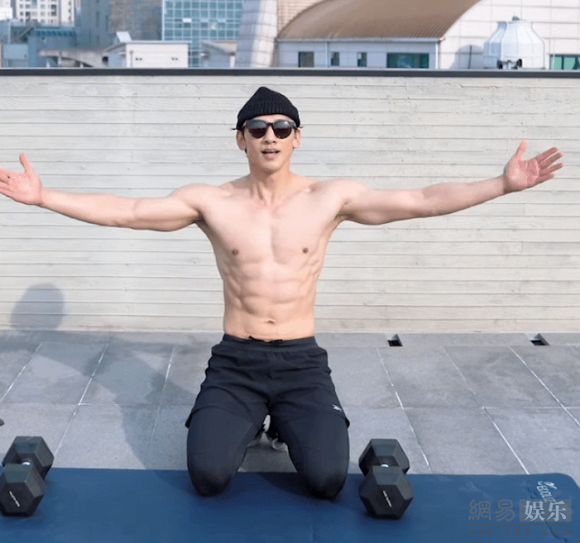 Để có màn giảm cân ngoạn mục và body 6 múi, Bi Rain đã chăm chỉ luyện tập bộ môn Tabata (chương trình giảm cân khắc nghiệt, nhằm đốt cháy mỡ) với cường độ cực cao, giúp đốt cháy calo nhanh bằng các bài tập nhằm đẩy cơ thể đến giới hạn tuyệt đối.