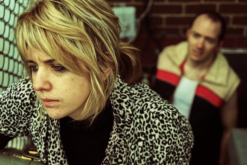 Đổ lỗi là thiếu trưởng thành: Việc đổ lỗi cho ai đó về cuộc chia tay của bạn không khiến bạn cảm thấy tốt hơn mà chỉ làm bạn không dám đối mặt với hiện thực. Thay vì đổ lỗi, hãy chấp nhận cuộc chia tay và có trách nhiệm với lời nói cũng như hành động của bạn.