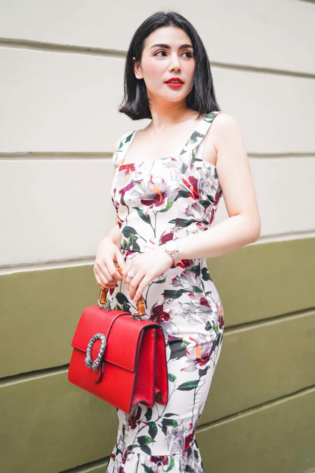 Nhiều khán giả nhận thấy nữ diễn viên trông tươi trẻ và có phần mặn mà, theo đuổi gu thời trang sang chảnh, quyến rũ hơn.