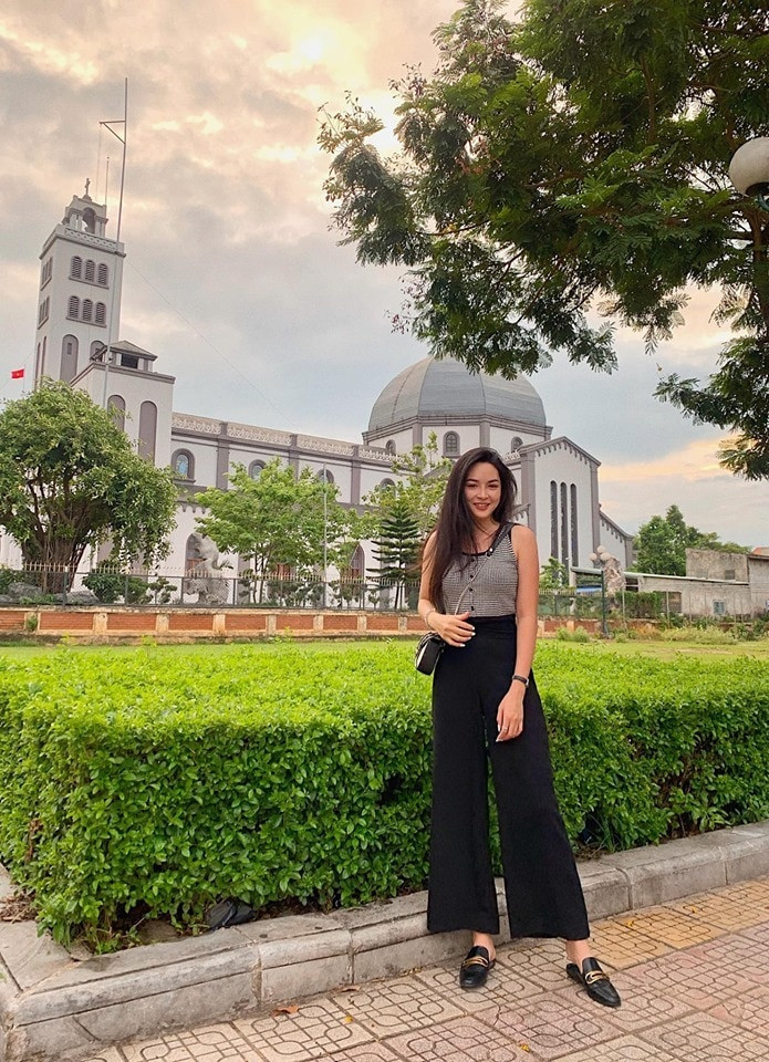 "Hotgirl thẩm mỹ" ngày càng định hình phong cách thời trang đẳng cấp hơn.