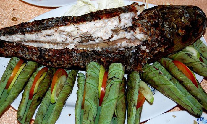 Cá lóc nướng trui cũng là một trong những món ăn mà du khách thập phương đến với Cần Thơ đều muốn thưởng thức.