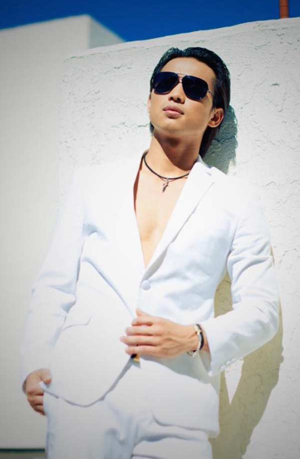 Nổi tiếng là nam ca sĩ sở hữu thân hình cơ bắp 6 múi vạm vỡ, rắn rỏi, Đan Nguyên dễ dàng chinh phục nhiều style thời trang khác nhau.