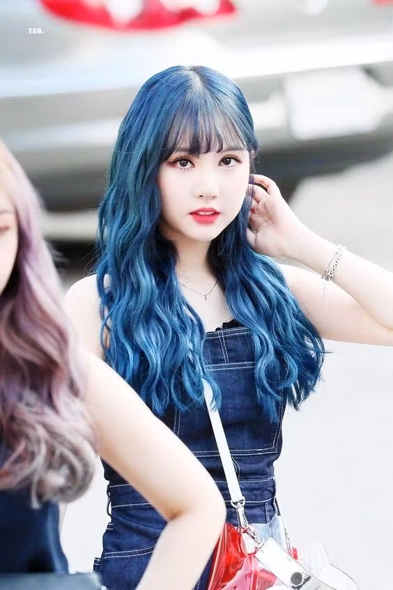 Eunha (GFriend) từng nhận được "cơn mưa" lời khen từ cộng đồng mạng Hàn khi trở lại cùng mái tóc màu xanh trầm huyền bí.