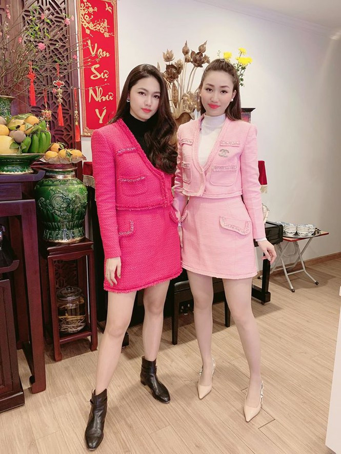 Chị em Á hậu Thanh Tú, Trà My khoe chân dài quyến rũ với tông màu hồng 'bánh bèo'.