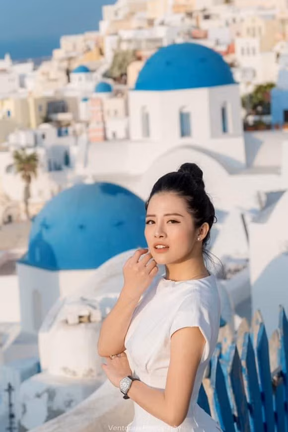 Hải Vân khá chuộng các trang phục màu trắng tinh khiết và thanh lịch. Ảnh: FBNV. Mời độc giả theo dõi video "Minh Hằng chia sẻ về phong cách thời trang". Nguồn: VTC.