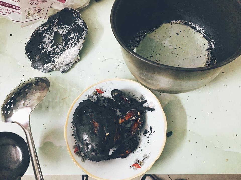 Liệu món cua hấp "bóng đêm" này còn ăn được nữa không?