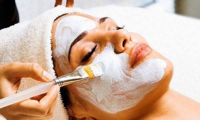 Ngăn ngừa lão hóa: Trộn 2 muỗng canh nha đam và 1 muỗng canh lòng trắng trứng để bôi lên da mặt. Để yên trong 20 phút và sau đó rửa sạch bằng nước lạnh.