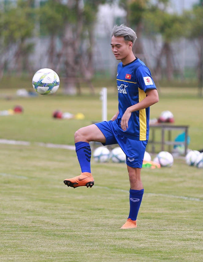 Văn Toàn là một trong những cầu thủ có gu tóc trẻ trung, mang đậm hơi hướng giới trẻ Hàn Quốc.