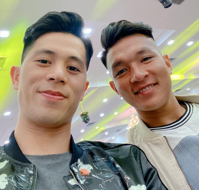 Cầu thủ U23 Trương Văn Thái Quý cũng “tút tát” lại bản thân với mái tóc mới.