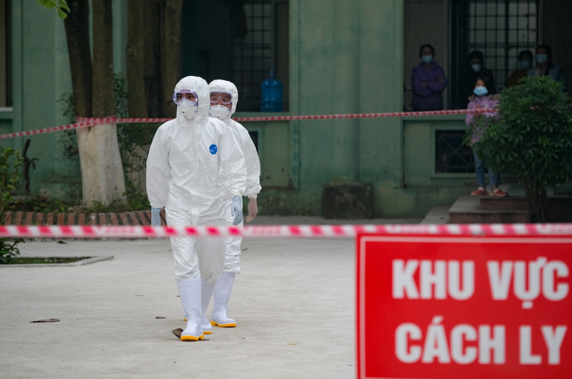 Don 120 nguoi Viet nhiem COVID-19 tu Guinea Xich dao, dieu tri o dau?