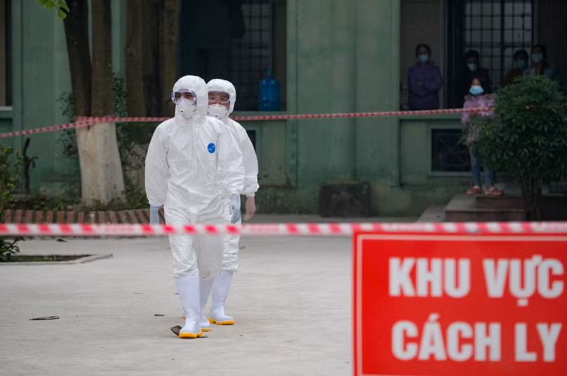 Don 120 nguoi Viet nhiem COVID-19 tu Guinea Xich dao, dieu tri o dau?