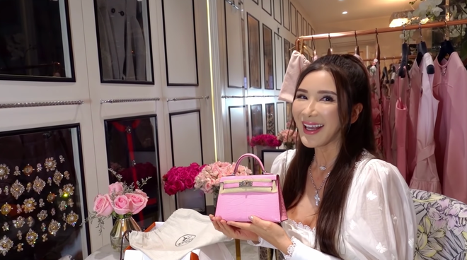 Một số dân mạng tỏ ra rất thích thú trước loạt túi màu hồng đáng yêu mà Jamie Chua liệt kê.