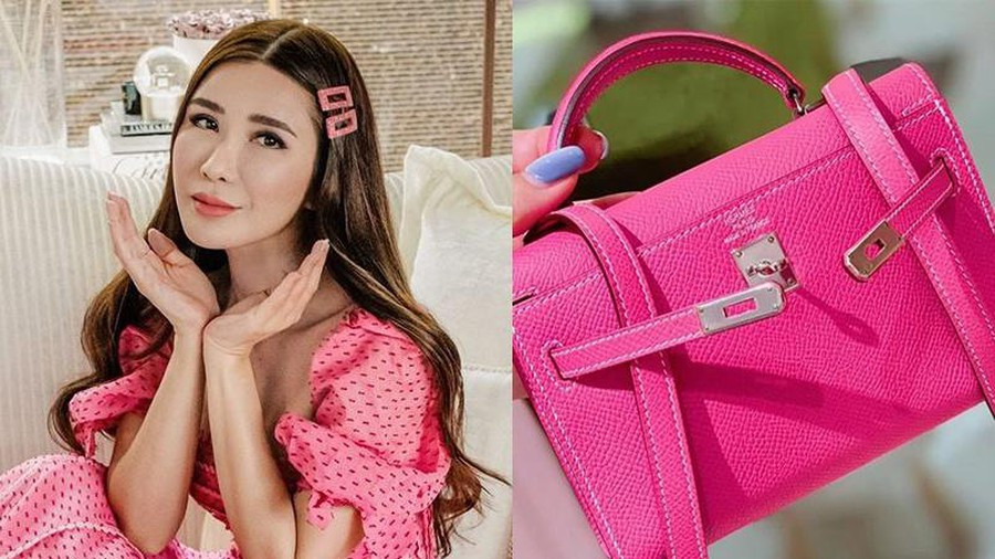 Mẫu phụ kiện này có kích thước nhỏ, chỉ đựng vừa thẻ ngân hàng, tiền mặt hay vài thỏi son. Tuy nhiên, nó lại không dễ mua và có giá lên tới 14.000 USD. Những mẫu túi xách như thế này không được bán công khai, ngay cả việc mua lại hàng cũ cũng không phải dễ dàng.