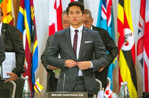 Không chỉ giàu có, Abdul Mateen còn gây ấn tượng bởi vẻ bề ngoài lịch lãm và cách ăn mặc lịch lãm, nam tính.