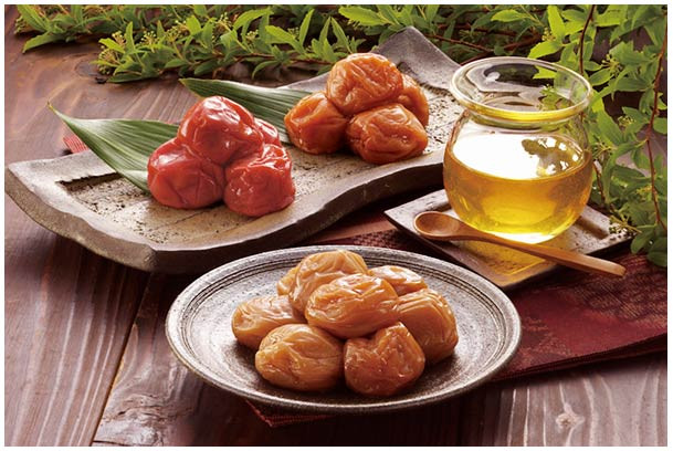 Mận muối là một món ăn truyền thống và có vị trí quan trọng trong nền văn hóa ẩm thực Nhật Bản. Người Nhật Bản vẫn thường nói với nhau rằng họ còn có thể tồn tại chừng nào còn một trái mận muối và một bát cơm.