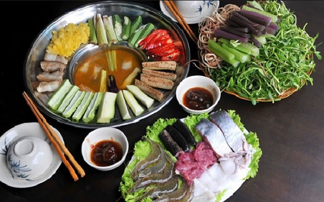 Lẩu mắm U Minh Cà Mau là một trong những đặc sản dân dã không thể thiếu đối với người dân Nam Bộ nói chung và U Minh nói riêng. Với hương vị đậm đà, da diết, đặc sản hiếm có khó tìm này khiến thực khách ăn một lần rồi nhớ mãi.