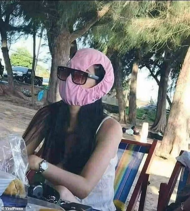 Thậm chí có người dùng có quần lót để bịt mặt và việc này bị chê là thiếu quá phản cảm. Ảnh: Internet. Video "Minh Hằng chia sẻ về phong cách thời trang". Nguồn: VTC.