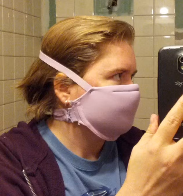 Đầu năm 2019, thủ đô Bangkok của nước này phải hứng chịu một đợt ô nhiễm không khí với khói bụi bao phủ khắp bầu trời nên các nhà chức trách đã khuyến cáo mọi người nên sử dụng khẩu trang khi đi ra đường.