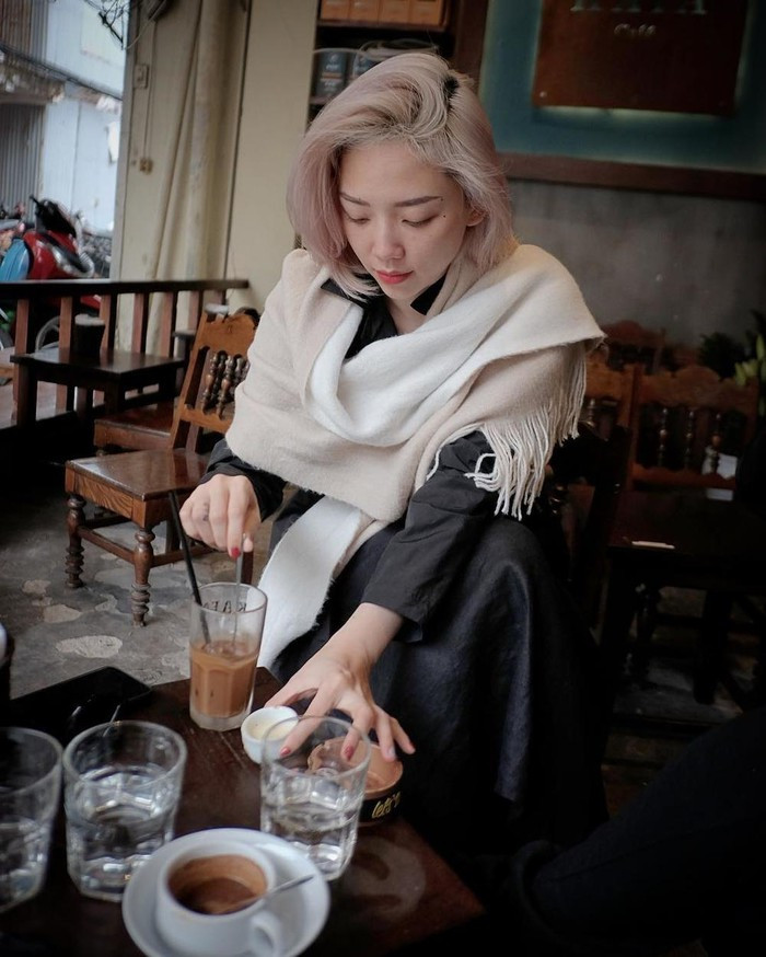 Dù là kiểu tóc bob hiện đại hay tóc ép thẳng cổ điển, dù nhuộm màu sáng hay trầm thì Tóc Tiên vẫn chẳng hề kém xinh đi chút nào.