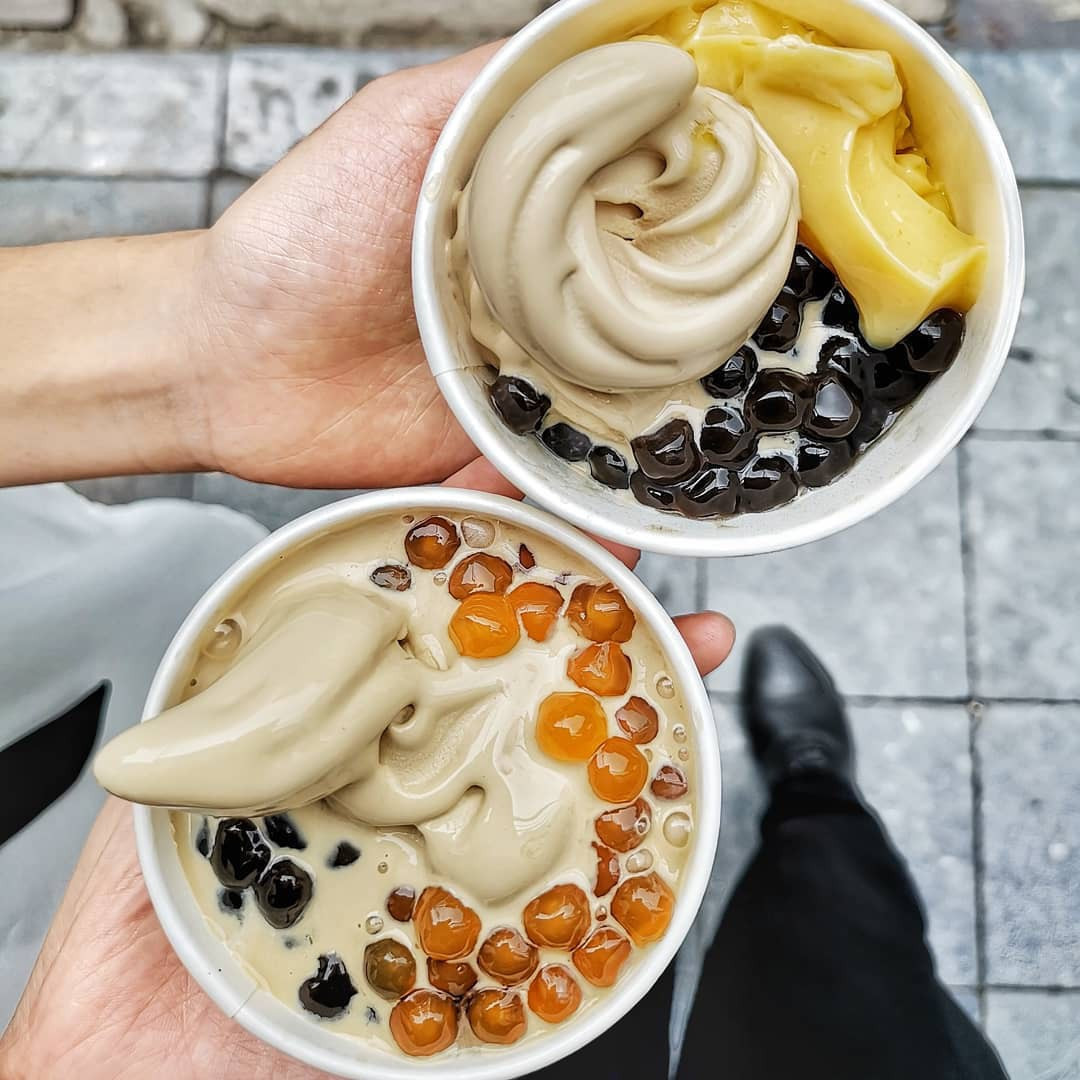 Kem trà sữa nướng: Không chỉ dừng lại với món trà sữa nướng trứ danh, tới nay kem trà sữa nướng cũng xuất hiện và nhanh chóng gây sốt.