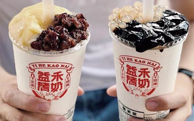 Như cái tên vậy trà sữa nướng như nào thì kem như thế chỉ khác là kem này đậm vị trà hơn tuy nhiên là kem tươi nên rất nhanh bị chảy. Kem thơm và rất đậm vị trà, chất kem mượt mịn, có thể gọi thêm topping ăn kèm như trân châu hoàng kim, trân châu nghệ nhân...