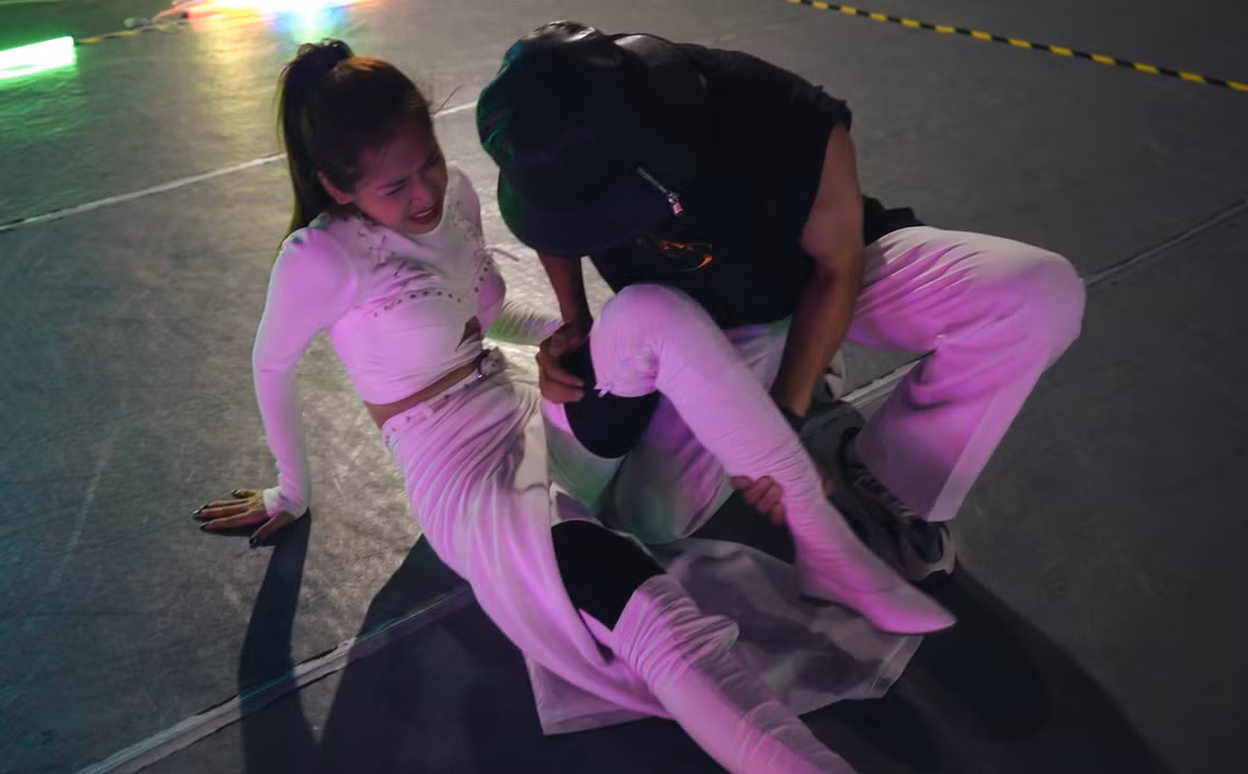 Tap nhay cuong do cao, Chi Pu bi rach co dui... co nguy hiem?