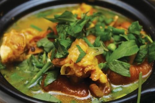 Giả cầy: Món ăn làm từ móng giò, thêm chút giềng, mẻ, mắm tôm... để cho ra hương vị như món làm từ thịt chó. Món này được ăn để giải đen cho những người không ăn được món thịt chó.