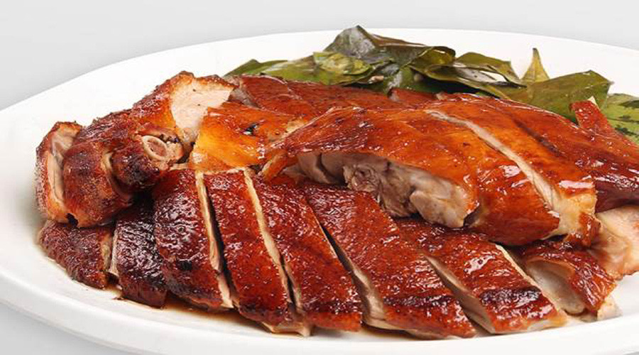 Một món ăn khác mà người địa phương thường đãi du khách chính là vịt Cổ Lũng (thường gọi là vịt suối). Đây là giống vịt đặc trưng của xã Cổ Lũng, huyện Bá Thước, tỉnh Thanh Hóa. Điểm hấp dẫn của giống vịt này là xương nhỏ, thịt chắc, nạc và mềm.