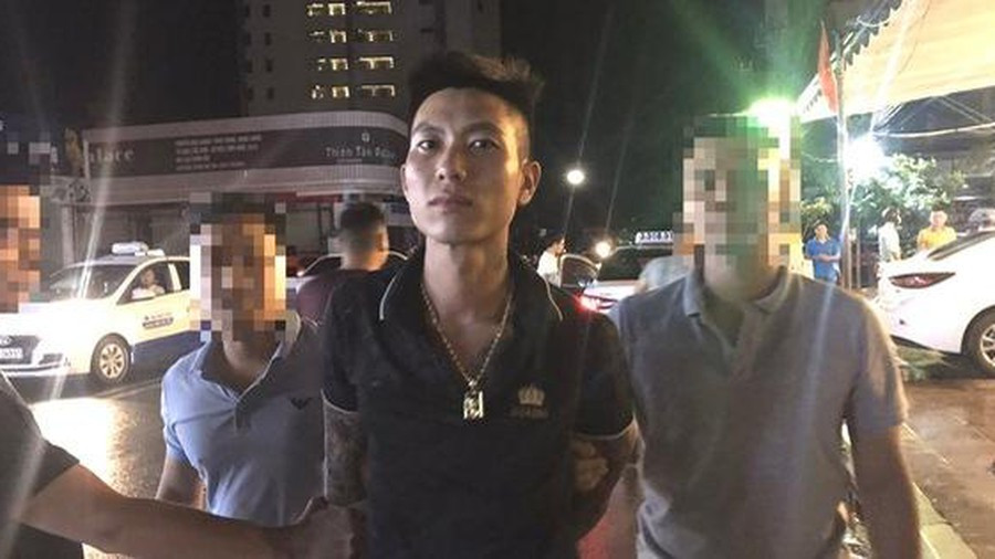 Thu doan lan tron tinh vi cua doi tuong bat giu danh dap 2 chau nho trong nha nghi