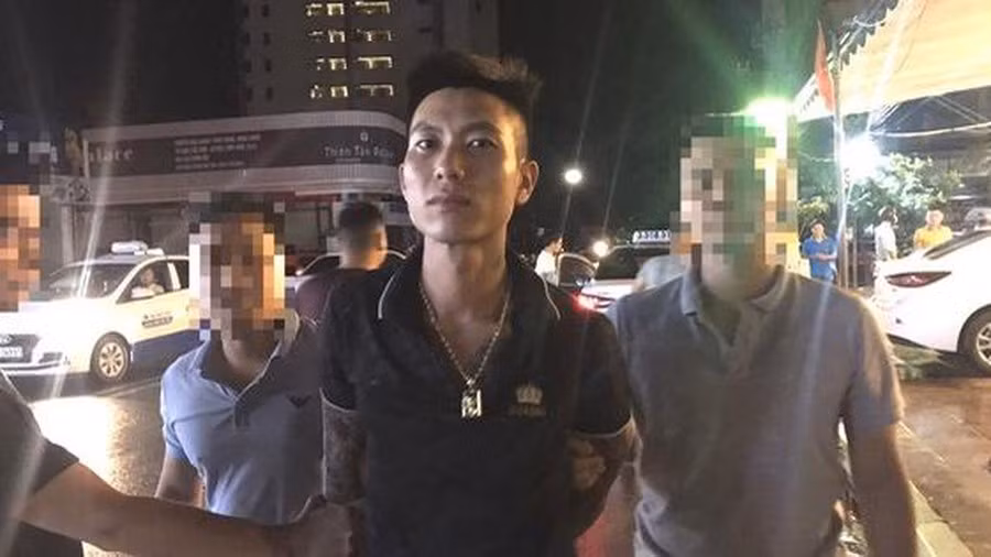 Thu doan lan tron tinh vi cua doi tuong bat giu danh dap 2 chau nho trong nha nghi