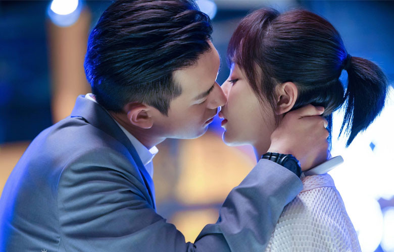 Họ dành cho nhau những nụ hôn nóng bỏng. Ảnh: Internet. Video "Minh Hằng chia sẻ về phong cách thời trang". Nguồn: VTC.