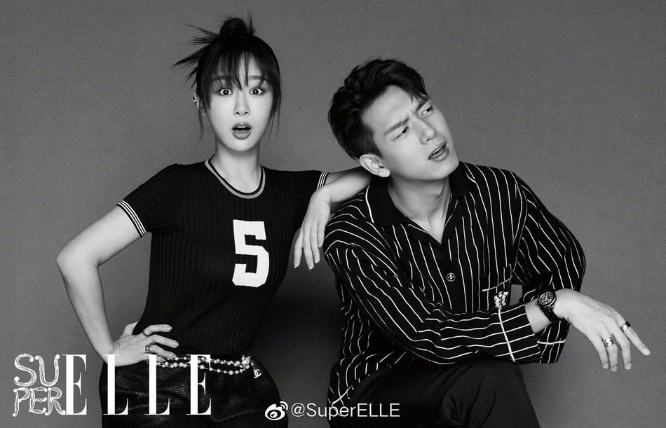 Khi Dương Tử chọn chiếc áo phông đen khỏe khoắn thì Lý Hiện mặc chiếc áo sơ mi kẻ năng động.