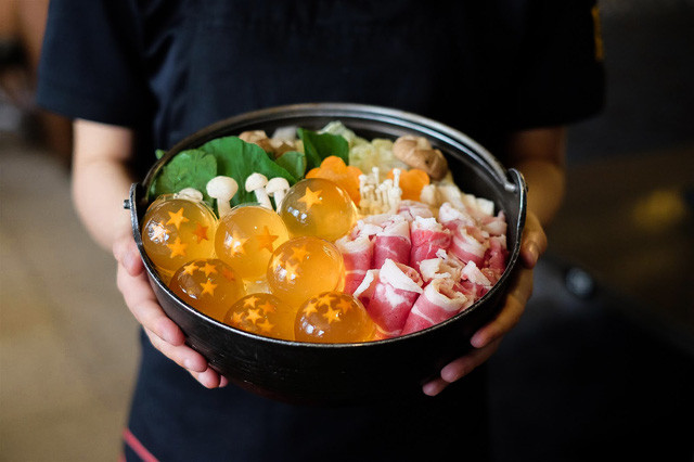 Để được thưởng thức hương vị của món lẩu độc đáo này, các bạn sẽ phải bỏ ra 3.000 yên Nhật (khoảng 550.000VND).