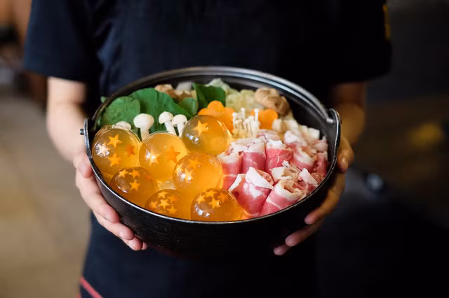 Để được thưởng thức hương vị của món lẩu độc đáo này, các bạn sẽ phải bỏ ra 3.000 yên Nhật (khoảng 550.000VND).