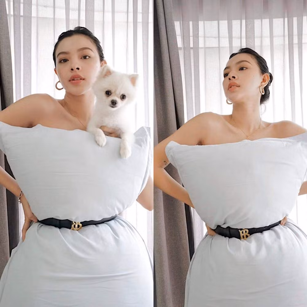 Ở nhà mùa dịch, quán quân The Face Vietnam Tú Hảo cũng tranh thủ bắt trend, người đẹp lựa chọn kiểu tóc búi cao khoe xương quai xanh gợi cảm, tạo dáng sang chảnh với thú cưng.