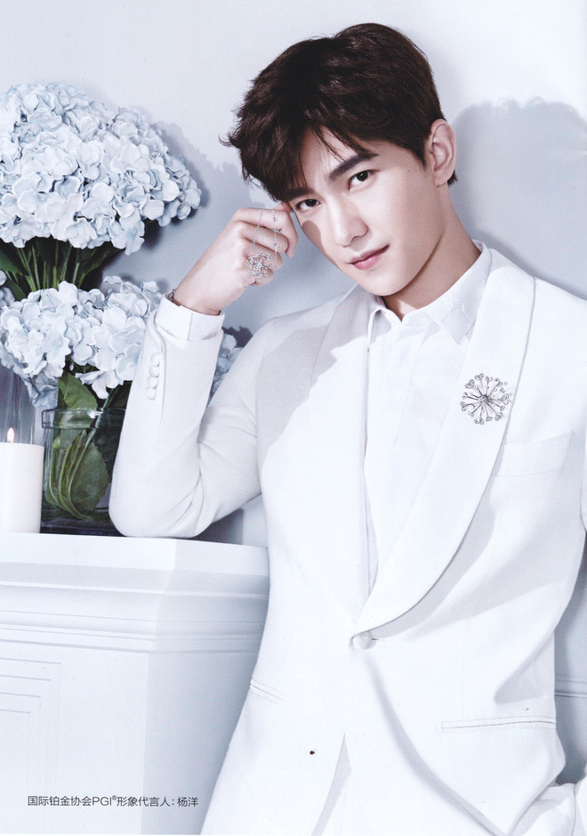 Mỹ nam Hoa ngữ diện cả "cây" đồ trắng đốn tim các chị em phái đẹp.