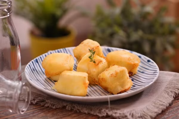 Món này ăn ngon nhất khi còn nóng thì mới cảm nhận hết được độ ngon từ ngoài vào trong. Ảnh: Internet. Mời độc giả theo dõi Video "Chế biến món ngon từ nấm đông cô". Nguồn: VTC.