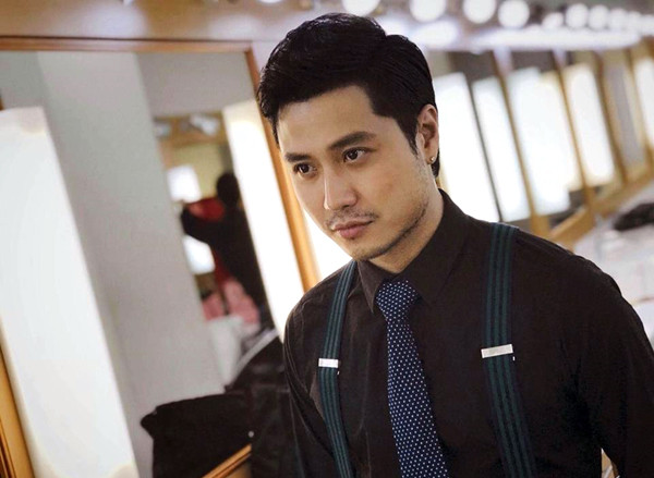 Gương mặt đã quen thuộc với khán giả màn ảnh nhỏ những năm gần đây qua vai diễn trong các bộ phim ăn khách như Chạm tay vào nỗi nhớ, Chỉ có thể là yêu, Cả một đời ân oán hay mới đây nhất là Tình yêu và tham vọng chính là Thanh Sơn. Trong phim, nam diễn viên vào vai giám đốc điển trai, trí thức cùng gu thời trang lịch lãm.