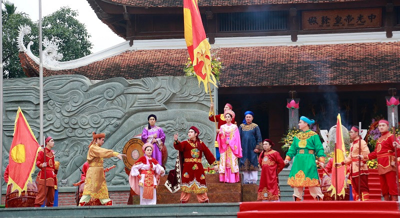 Hình ảnh Vua Quang Trung được tái hiện ngay tại buổi lễ khai mạc. Ảnh: Kinhtedothi.