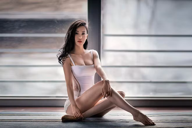 " Cô giáo yoga nóng bỏng nhất Trung Quốc" Mẫu Kỳ Di Nhã để lại ấn tượng với khán giả trong bom tấn "Kung Fu Yoga" của Thành Long. Bộ phim thu về 28 triệu USD (khoảng 616 tỷ đồng) trong năm 2017.