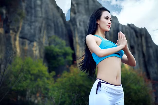 Đến với yoga từ năm 17 tuổi, Di Nhã thực sự có niềm đam mê với bộ môn đòi hỏi sự dẻo dai và tâm hồn tĩnh lặng.