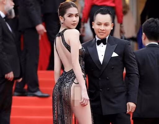 Lần đầu tiên tham dự LHP Cannes 2019, Ngọc Trinh mang đến bộ váy xuyên thấu hở bạo "mặc như không".