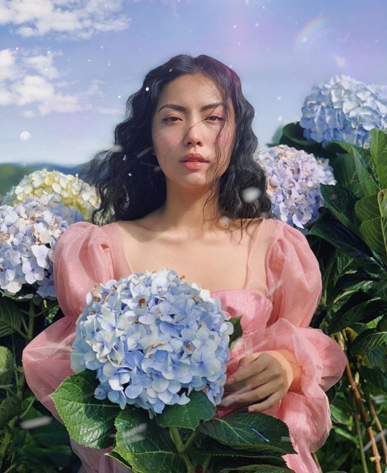 Hà Trúc từng gây xôn xao cộng đồng mạng khi giảm được 14 kg và lột xác trở thành một trong những nàng mẫu lookbook hot nhất Sài Thành lúc bấy giờ. Vóc dáng mảnh mai, cân đối cùng khuôn mặt xinh đẹp được ví như "bản sao của Tăng Thanh Hà".